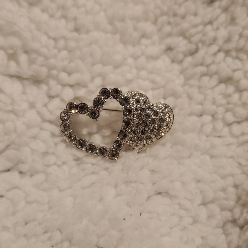 Beautiful small silver tone Rhyme stone brooch